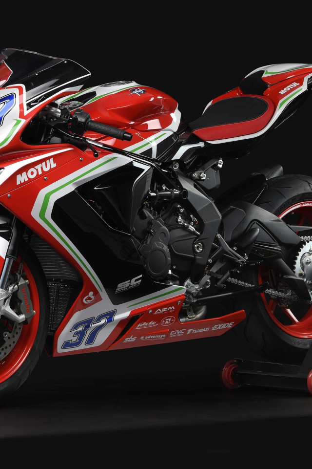 Красный спортивный мотоцикл  Agusta F3 675 RC, 2019 года