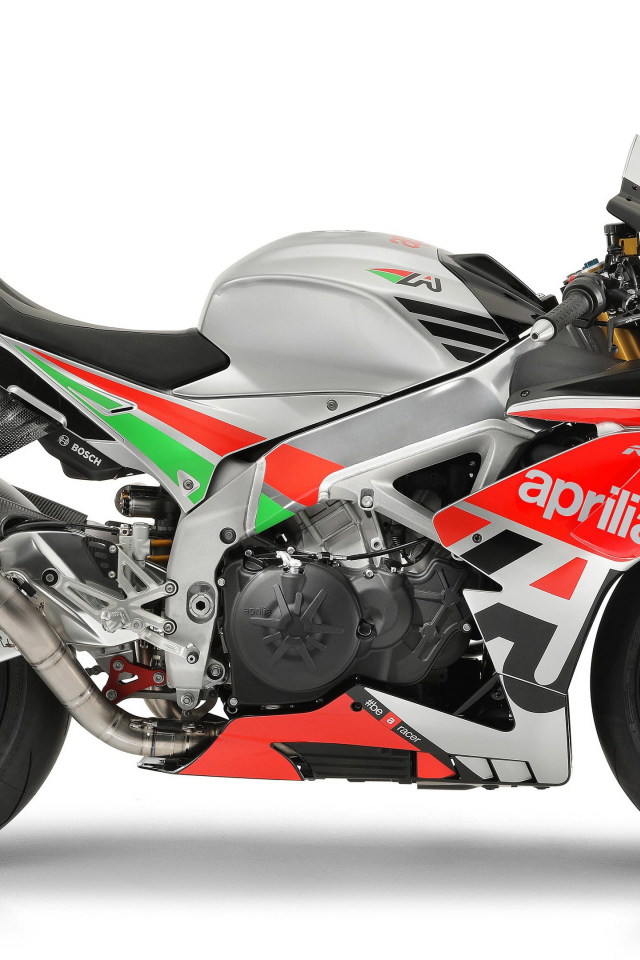 Мотоцикл Aprilia RSV4, 2018 на белом фоне