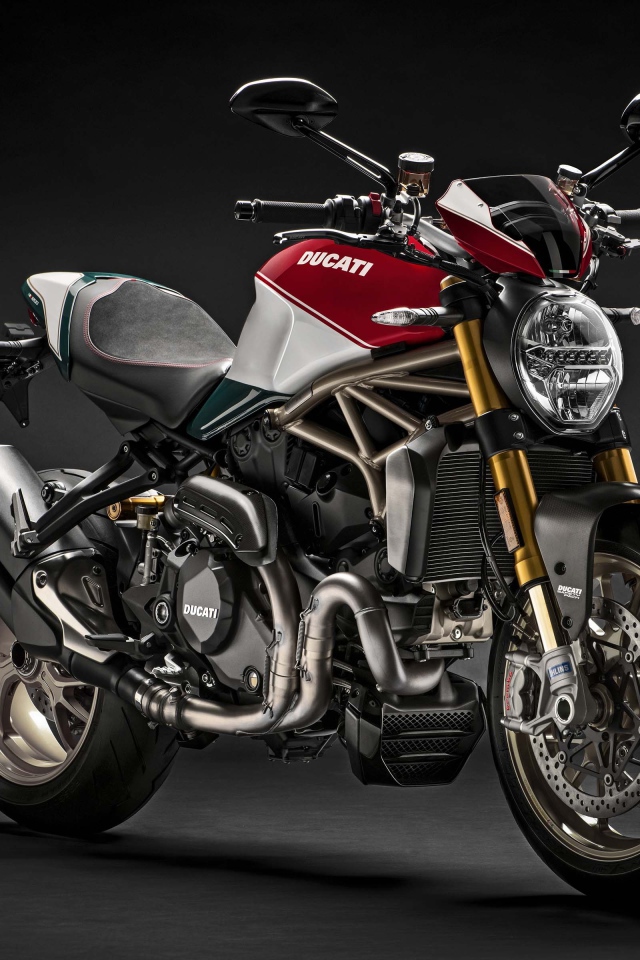 Мотоцикл Ducati Monster 1200, 2018  на сером фоне