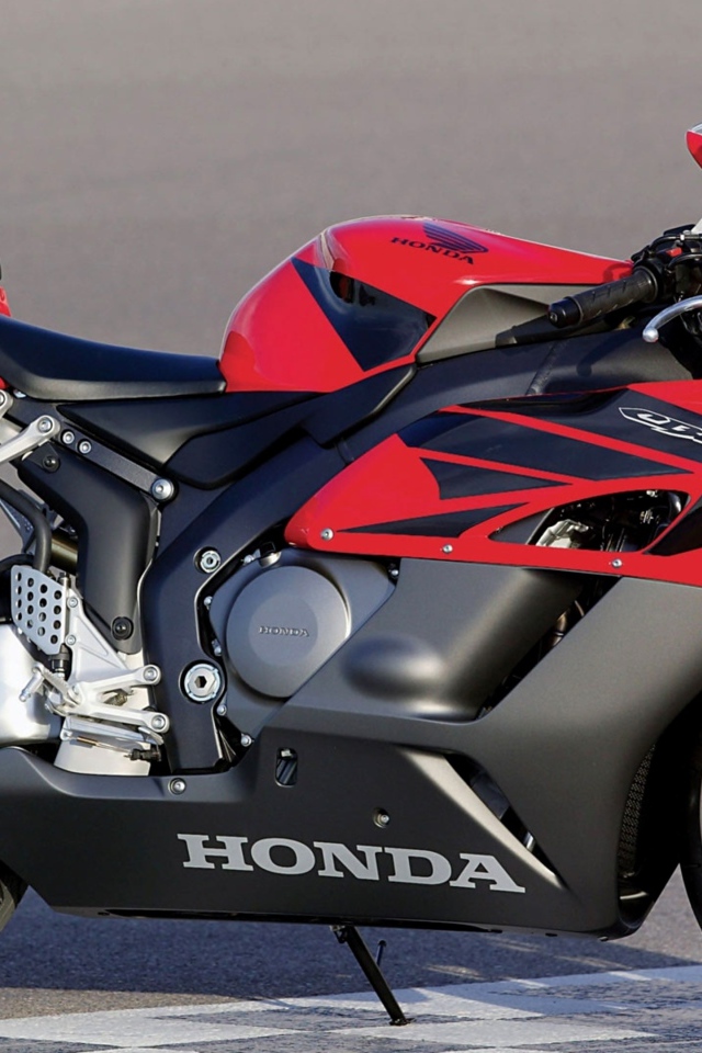 Красный мотоцикл Honda CBR1000RR