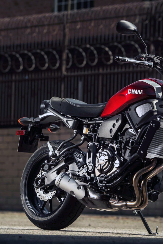 Большой мотоцикл Yamaha XSR700