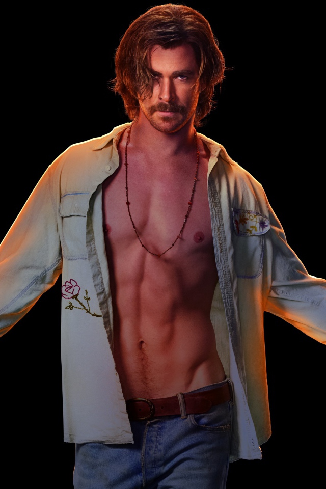 Актер Крис Хемсворт в фильме Ничего хорошего в отеле «Эль Рояль», 2018