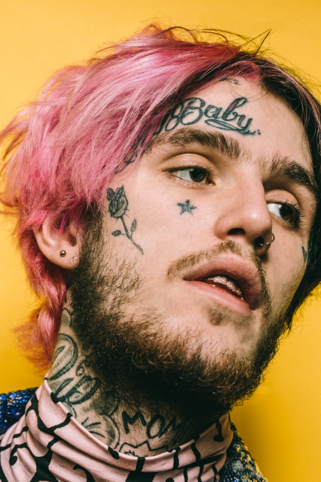 Американский рэпер Lil Peep с татуировками на лице