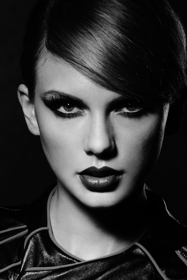 Исполнительница Тейлор Свифт черно белое фото