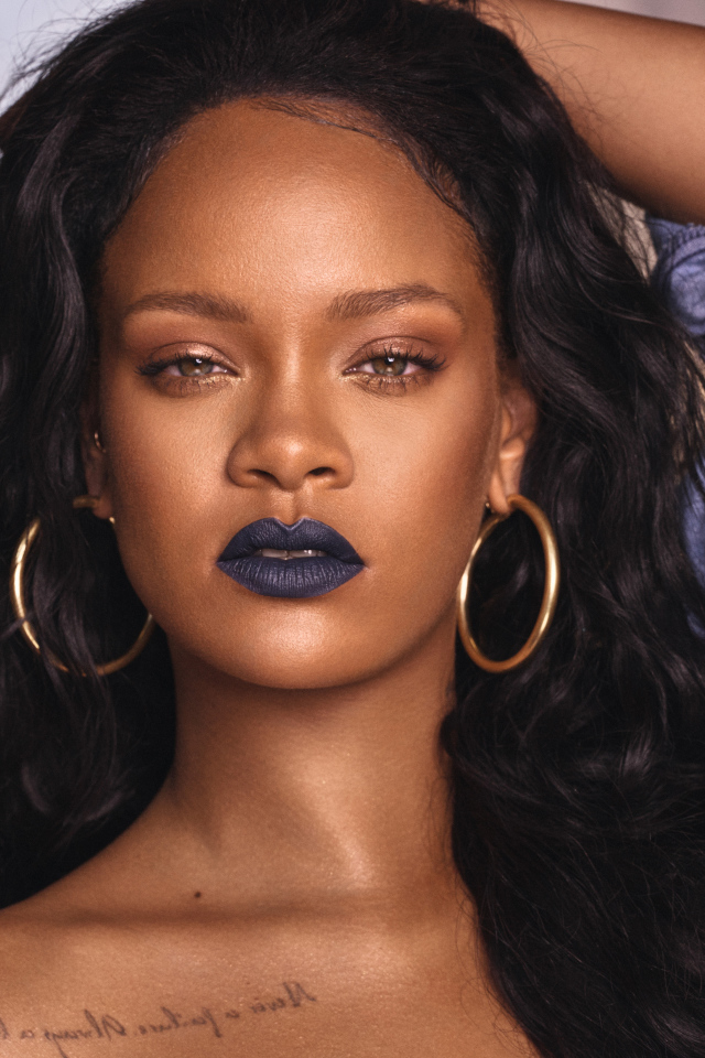 Красивая эффектная певица Рианна