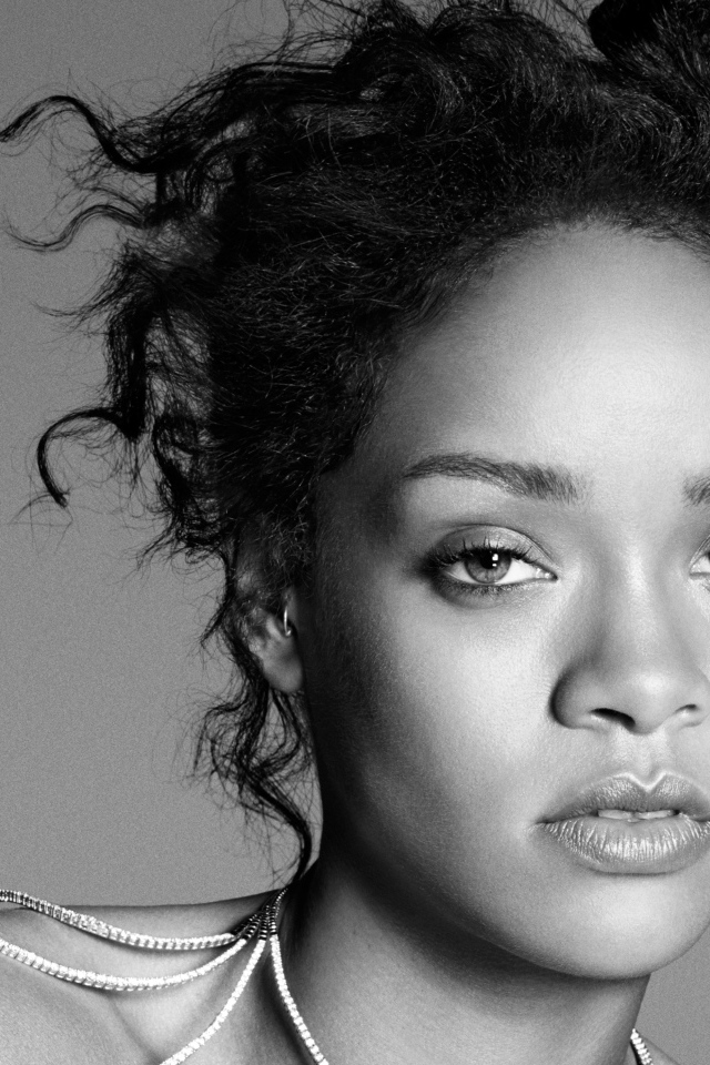 Певица Рианна, черно белое фото 