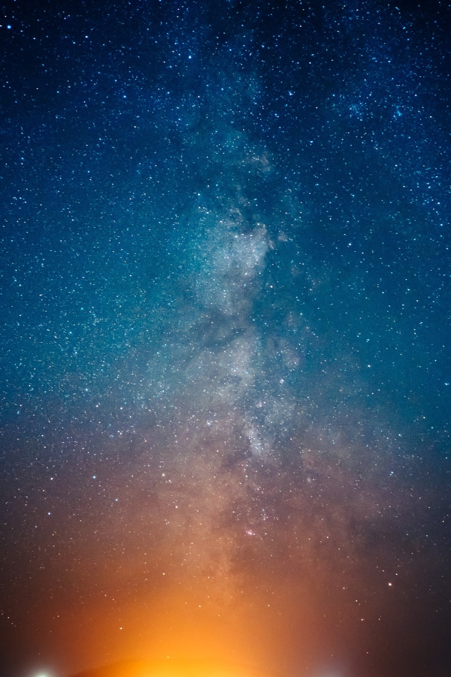 Красивый млечный путь в ночном небе 