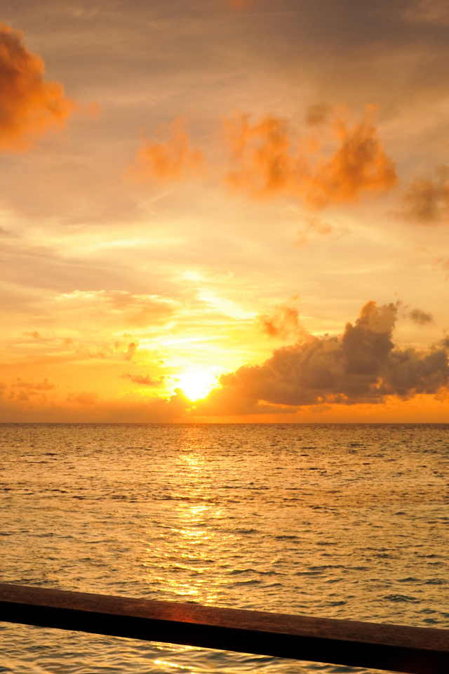 Вид на закат солнца в море, Мальдивы