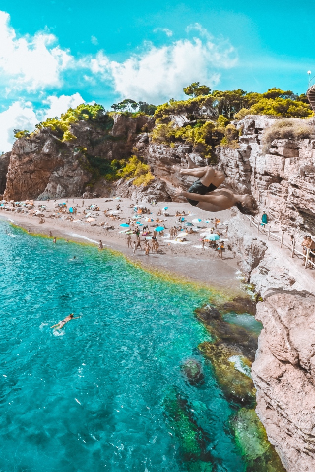 Дикий пляж на побережье Испании