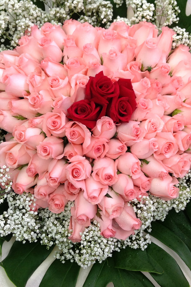 Красивый большой праздничный букет роз 