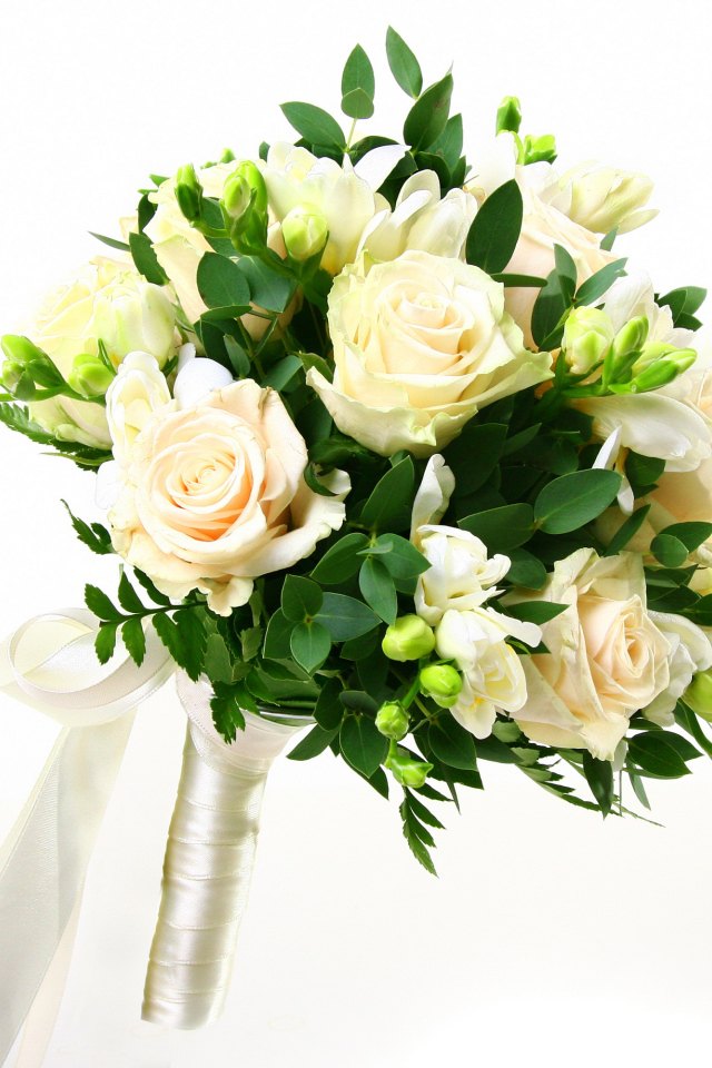 Красивый белый свадебный букет на белом фоне