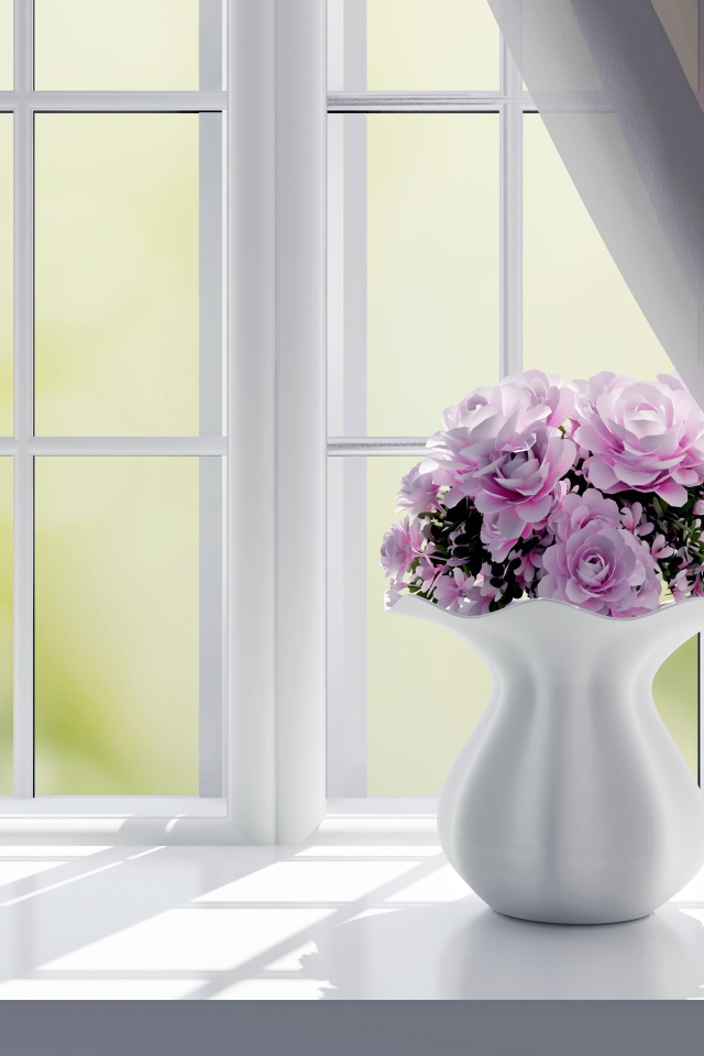 Бумажные розы в большой белой вазе стоят на окне