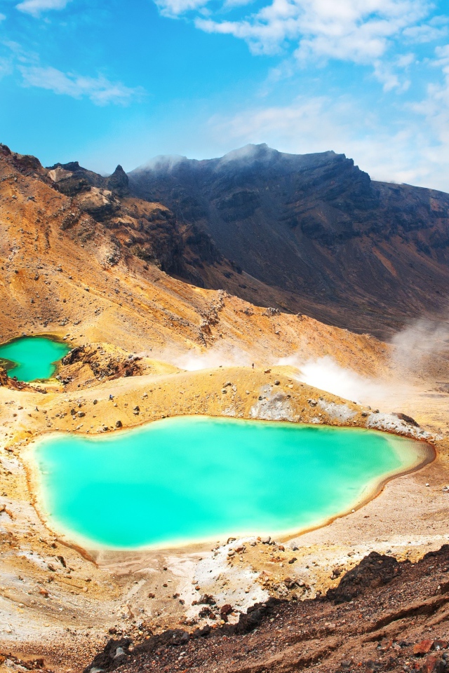 Горы и озеро в национальном парке Тонгариро, Новая Зеландия