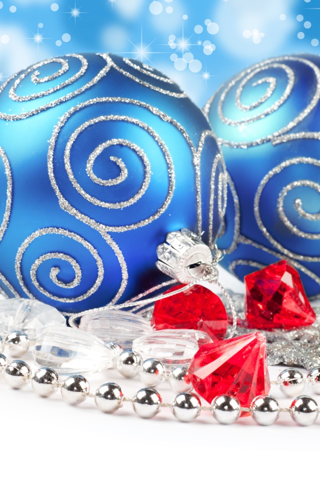 Красивые большие елочные шары с бусами 