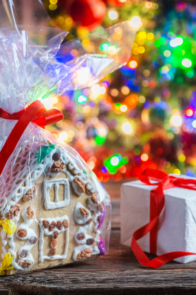 Имбирный красивый домик с подарком на новый год 