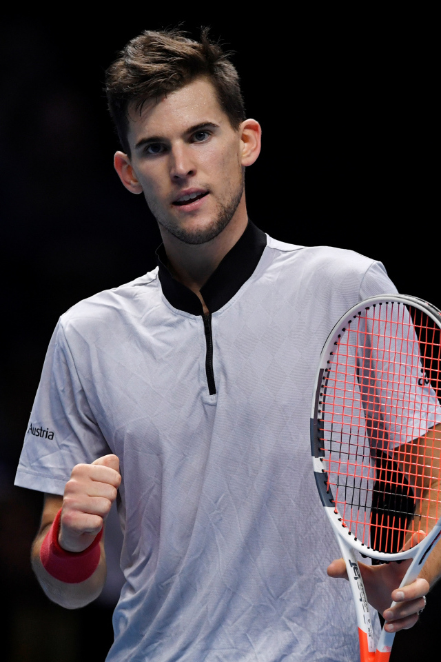 Австрийский теннисист Доминик Тим с ракеткой