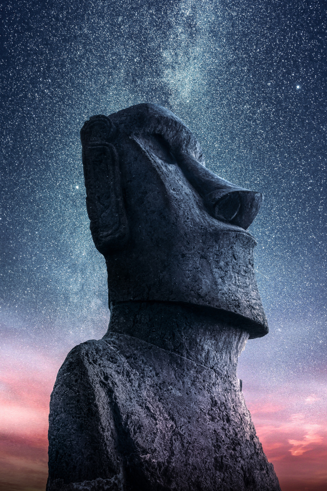Статуя Моаи под красивым звездным небом, Чили