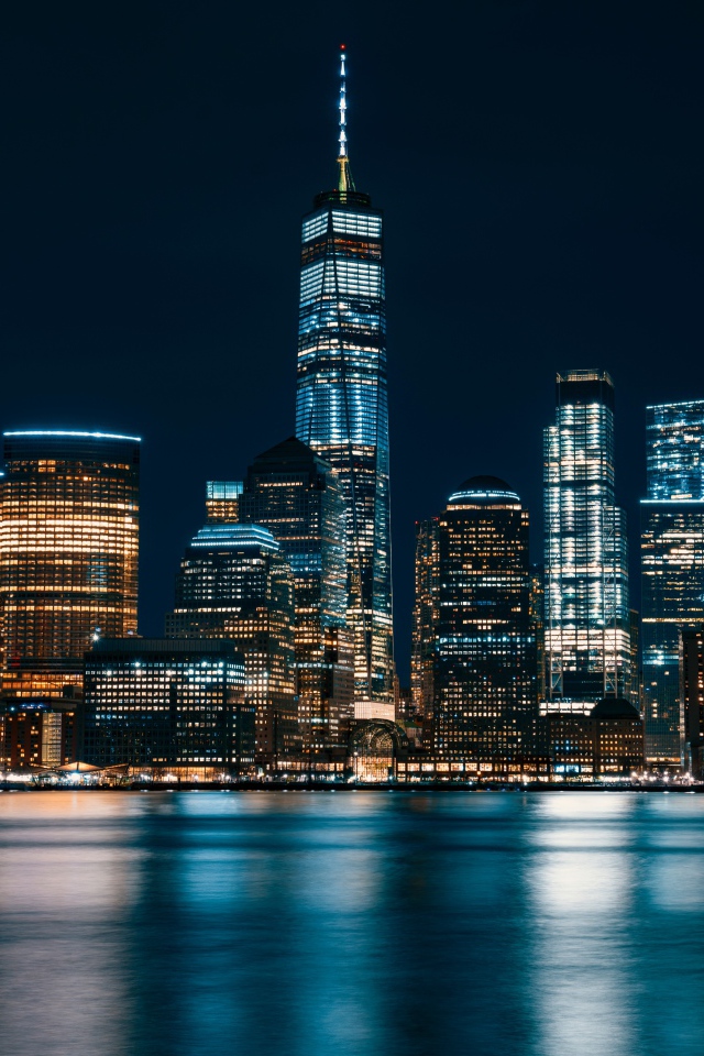 Ночные небоскребы у воды, Нью-Джерси. США