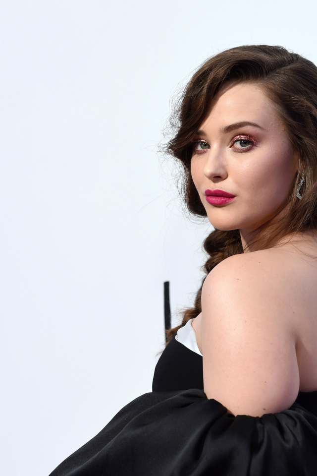 Актриса Кэтрин Лэнгфорд вид сбоку