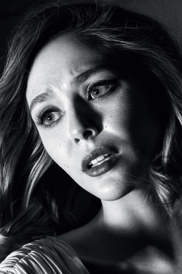 Актриса Элизабет Олсен черно белое фото