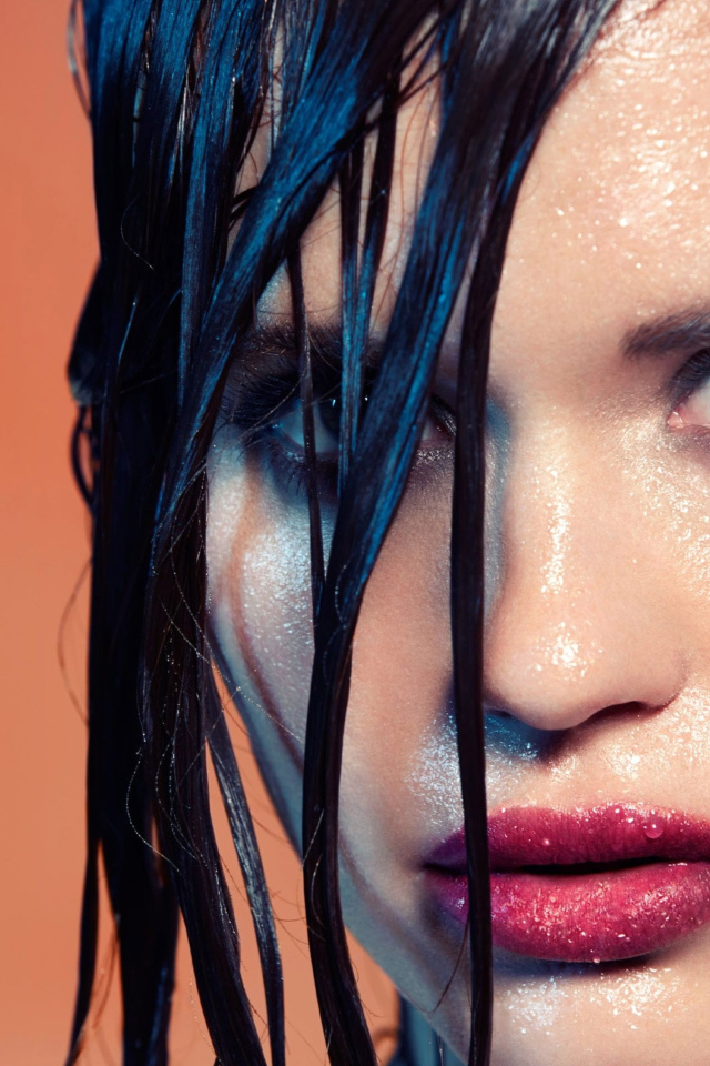 Актриса Холланд Роден с мокрыми волосами крупным планом