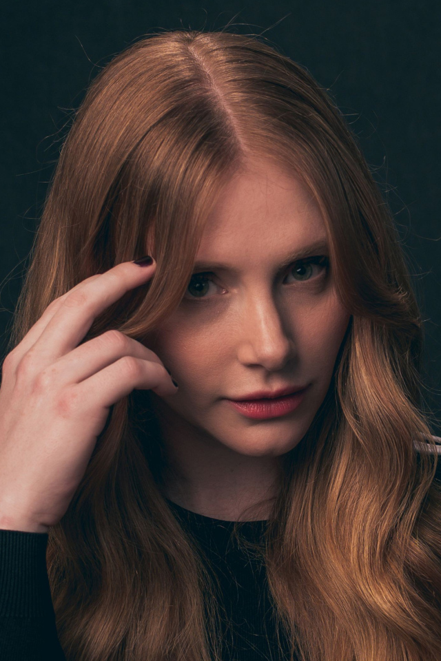 Американская рыжеволосая актриса Брайс Даллас Ховард