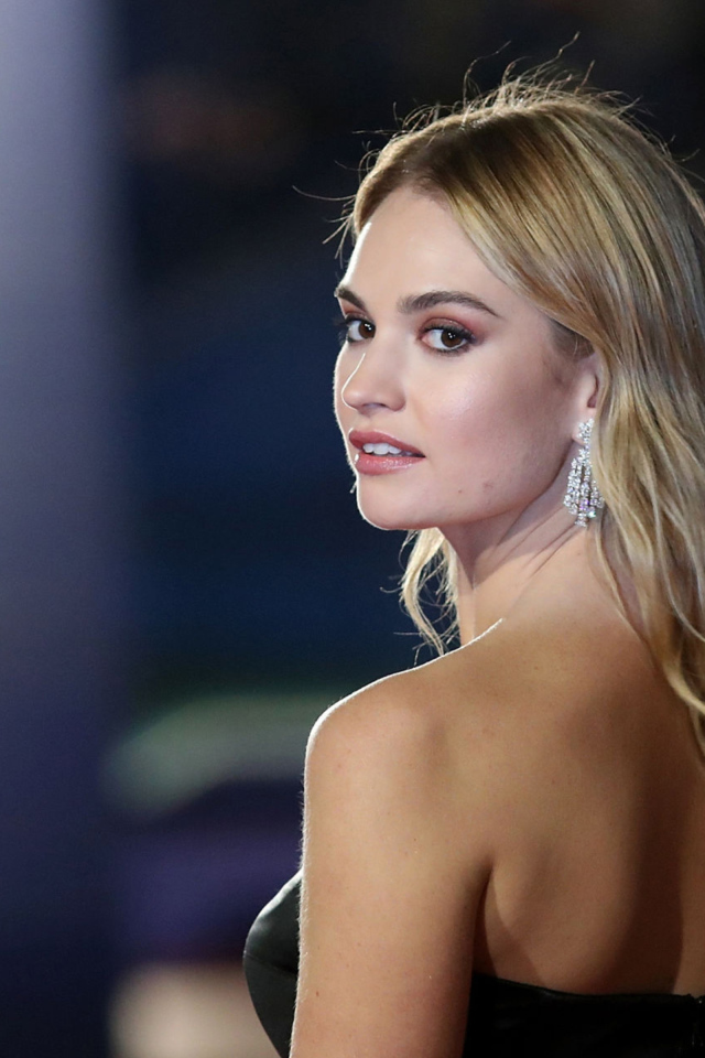 Красивая британская актриса Лили Джеймс