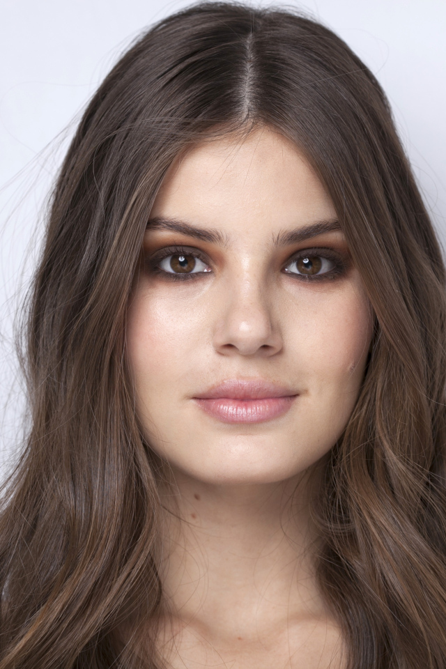 Красивая актриса Камила Кейроз