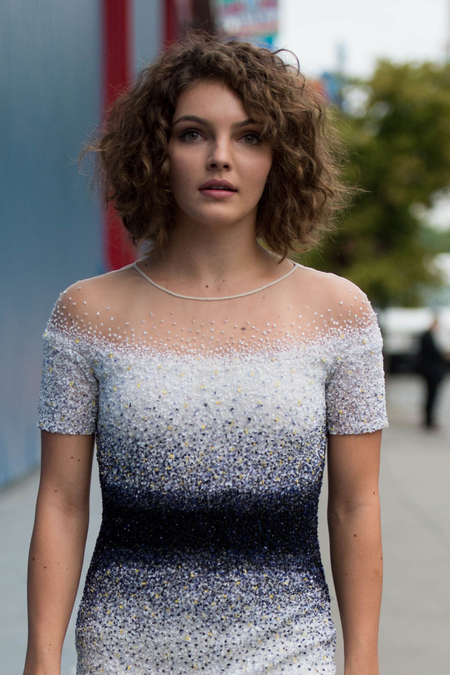 Красивая актриса Камрен Бикондова