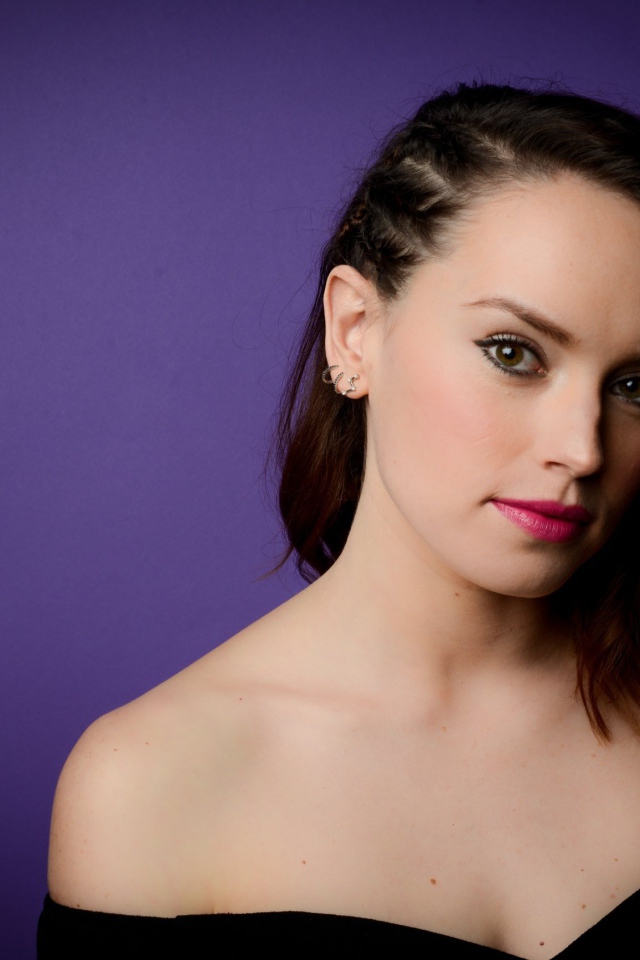 Красивая актриса Дэйзи Ридли