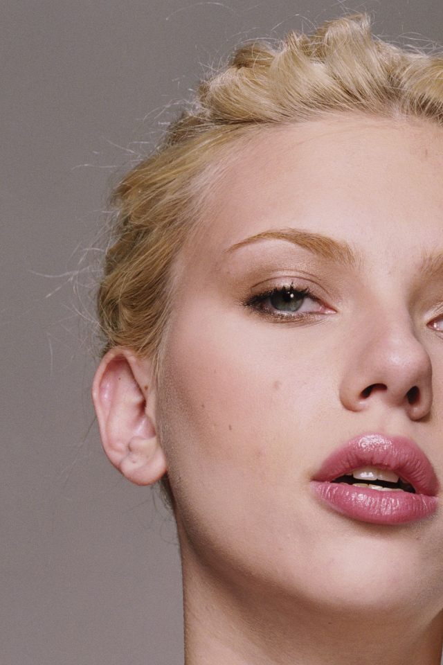 Красивая блондинка, актриса Скарлетт Йоханссон