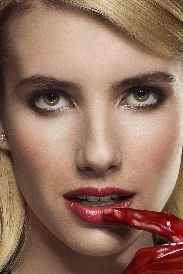 Красивая блондинка актриса Эмма Робертс