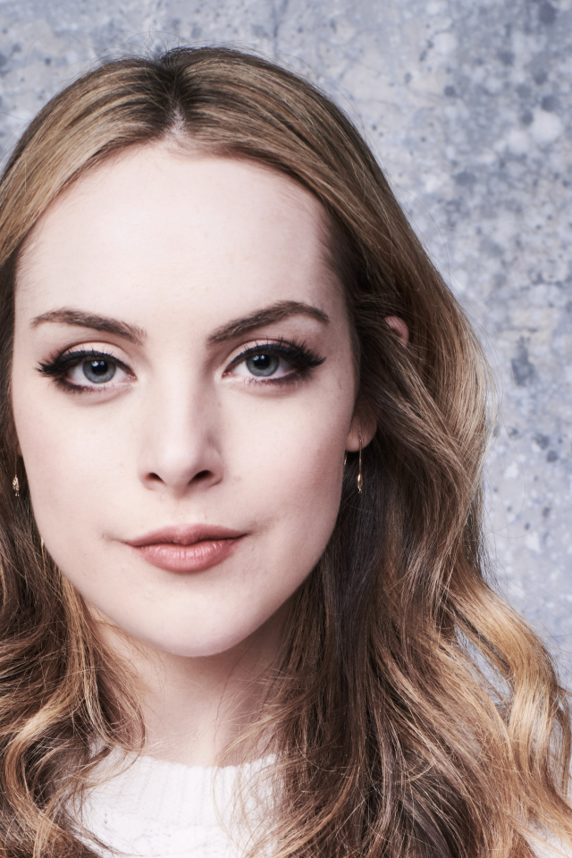 Красивая голубоглазая длинноволосая девушка, актриса Элизабет Гиллис 2018