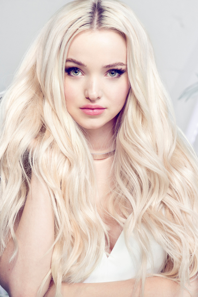Красивая нежная блондинка, актриса Дав Кэмерон