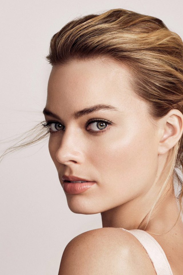 Красивая нежная девушка, актриса Марго Робби