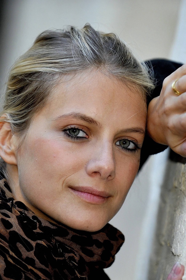 Красивая зеленоглазая актриса Мелани Лоран