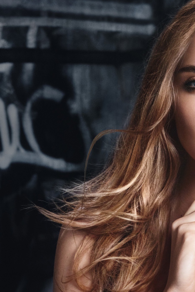 Голубоглазая актриса Кара Делевинь