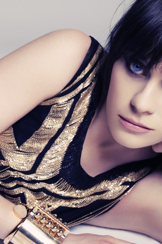 Голубоглазая брюнетка актриса Зоуи Дешанель