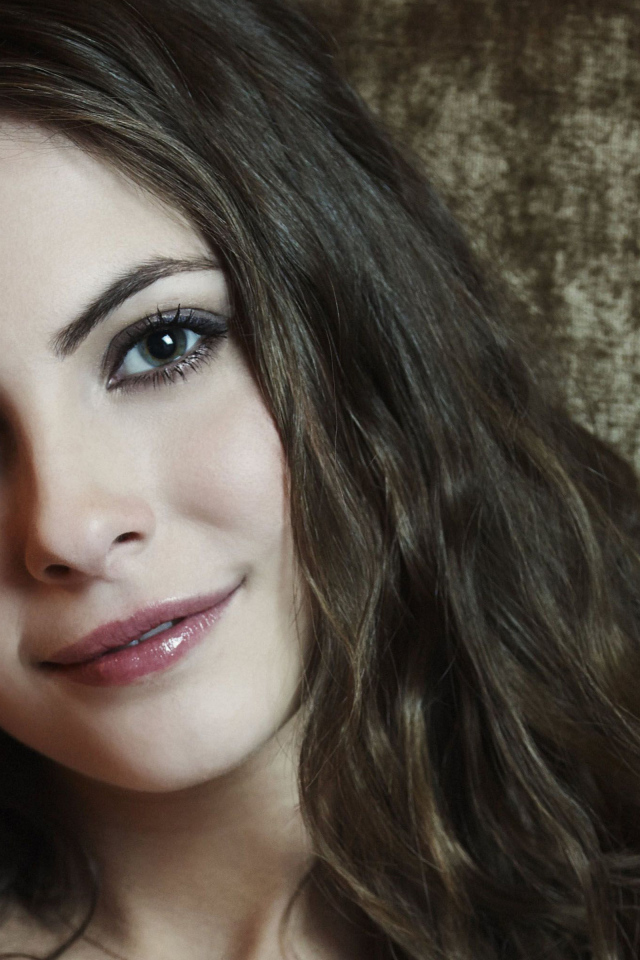 Брюнетка с красивыми глазами, актриса Уилла Холланд