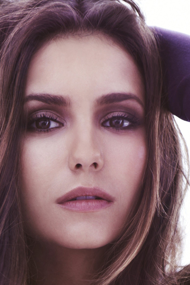 Канадская актриса Нина Добрев