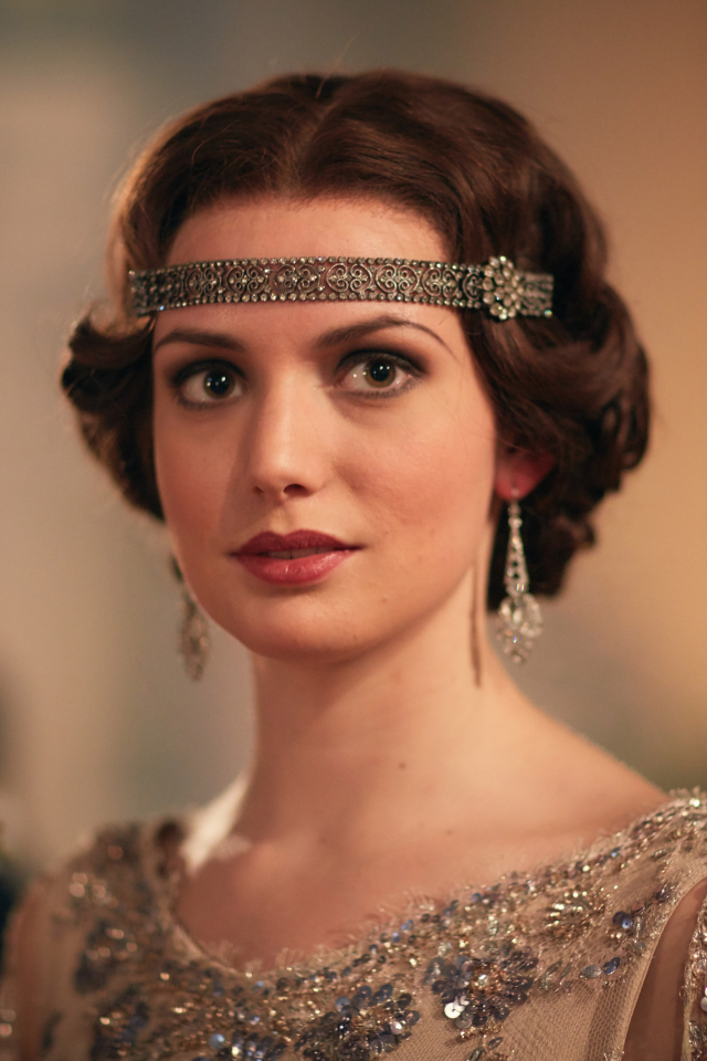 Голландская актриса Гайте Янсен с украшением в волосах 