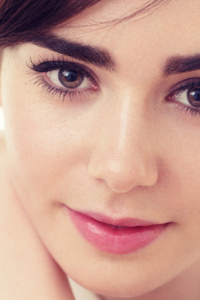 Выразительный взгляд кареглазой актрисы Лили Коллинз