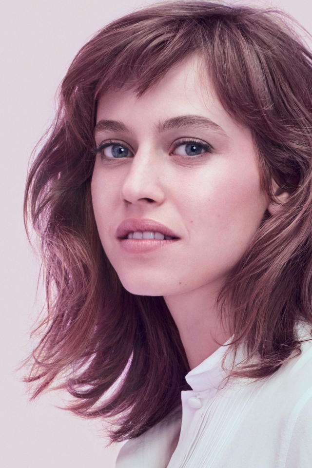 Французская актриса  Лу де Лааж