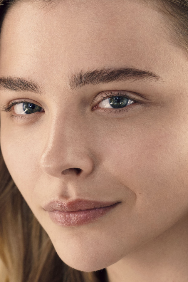 Зеленоглазая актриса Хлоя Грейс Морец крупным планом