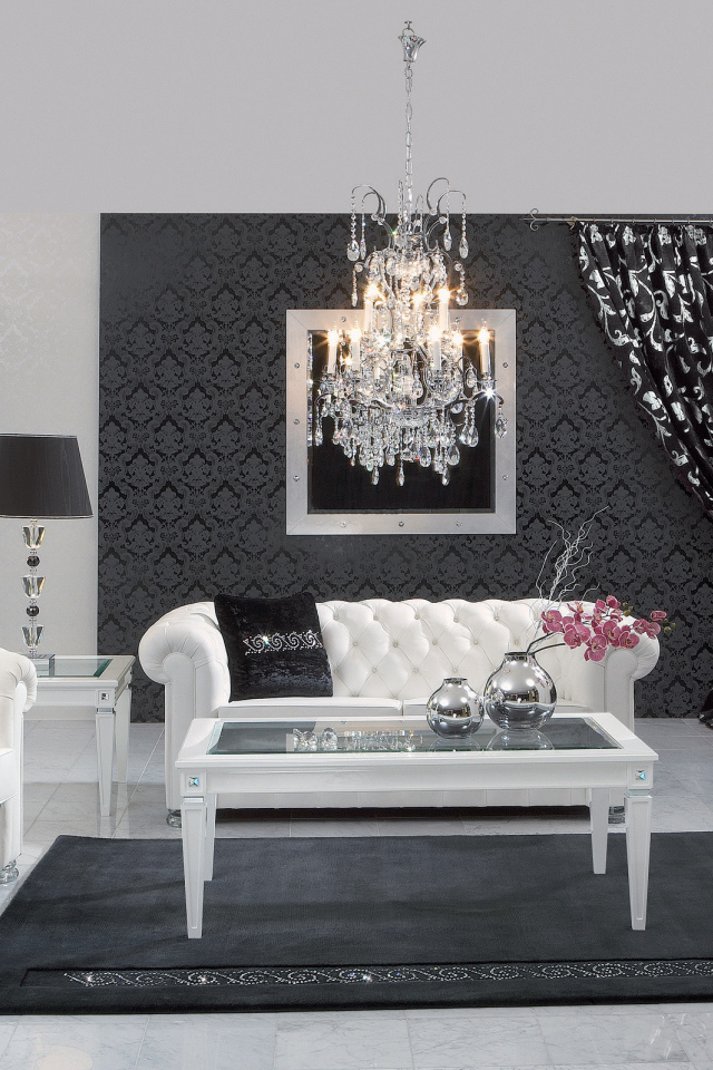 Living room in gray tones with a large crystal chandelier