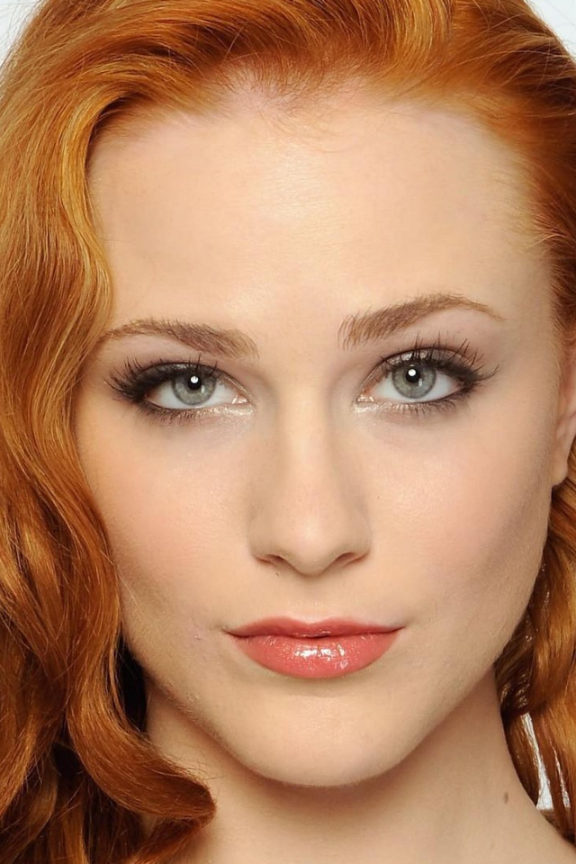 Рыжеволосая актриса Эван Рэйчел Вуд лицо крупным планом