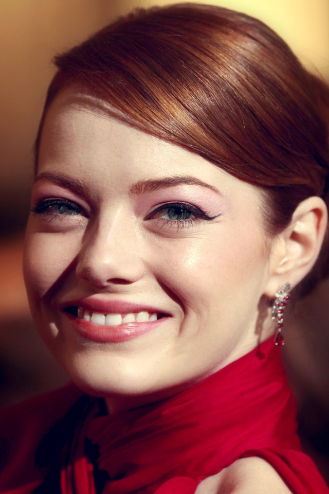 Улыбающаяся актриса Эмма Стоун