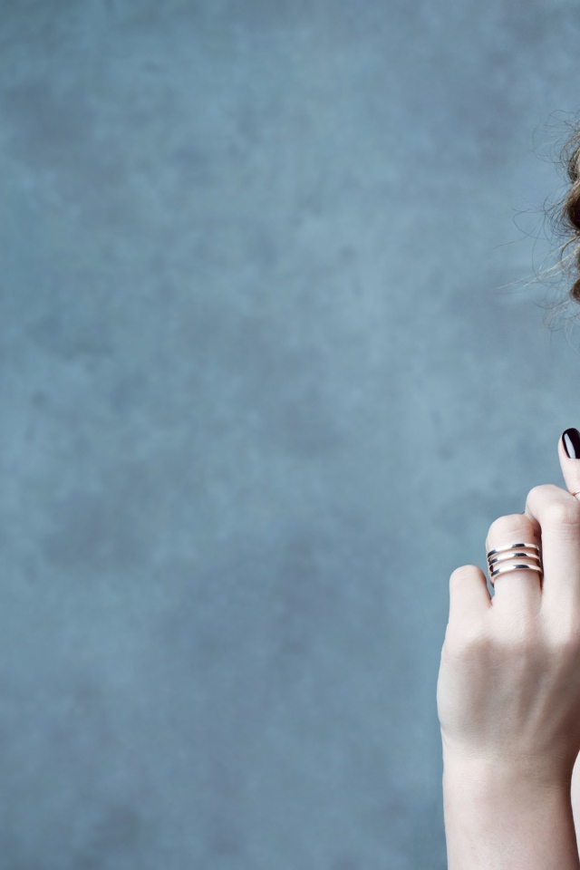 Молодая актриса Хлоя Грейс Морец с красивым макияжем