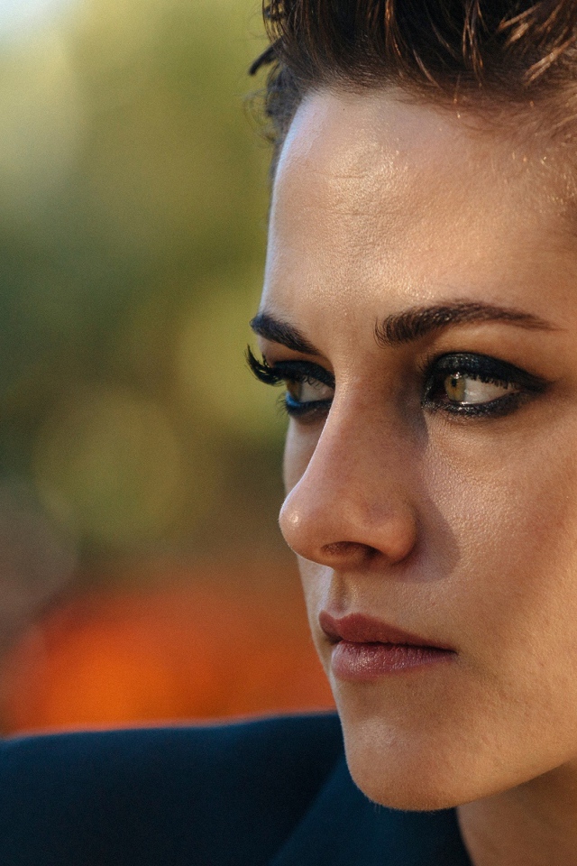 Молодая актриса Кристен Стюарт с короткой стрижкой