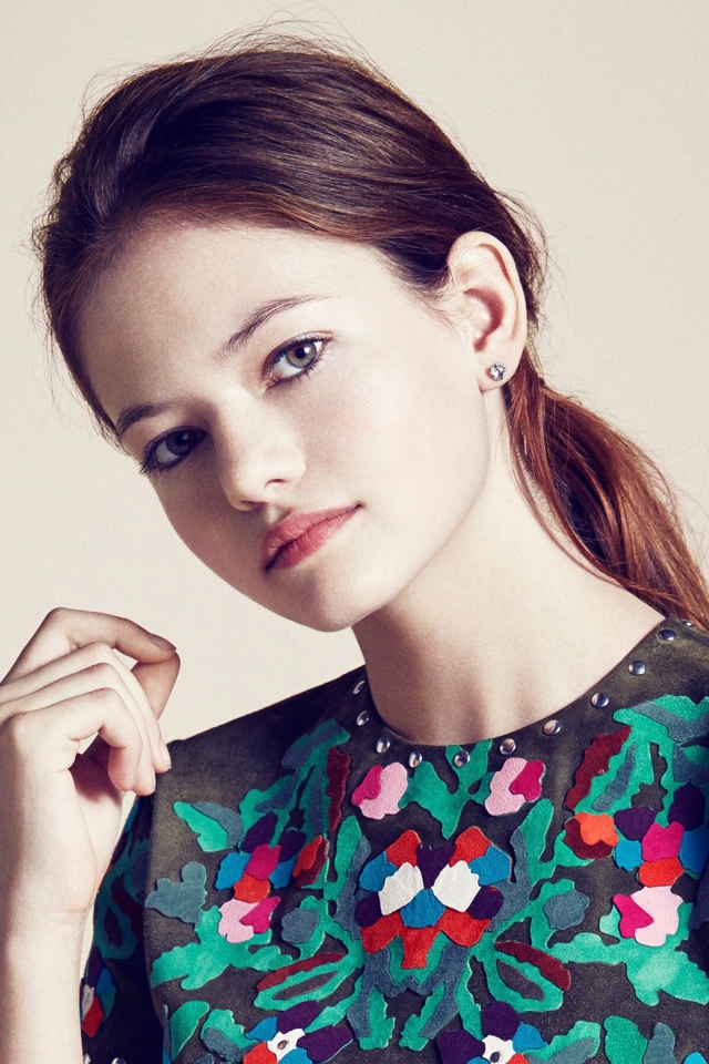 Молодая актриса Маккензи Фой 